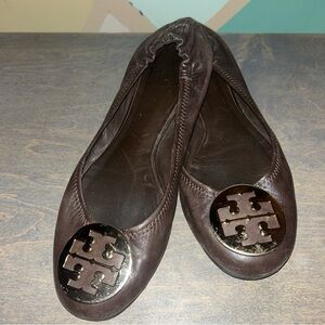 TORY BURCH WOMEN DARK BROWN LEATHER GOLD LOGO BALLERINA FLATS 9M